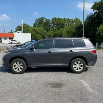 Another view of 2012 Toyota Highlander SE for sale in Carlstadt, NJ at 101 Motors
