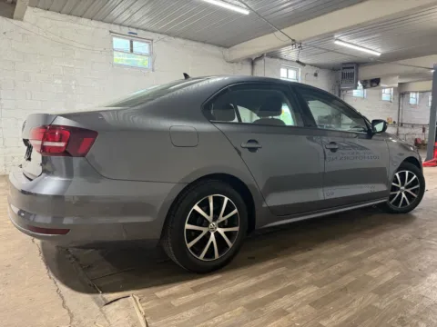 More photos of 2016 Volkswagen Jetta 1.4T SE at 101 Motors, NJ