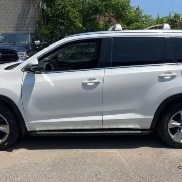 More photos of 2015 Toyota Highlander Limited at 101 Motors, NJ