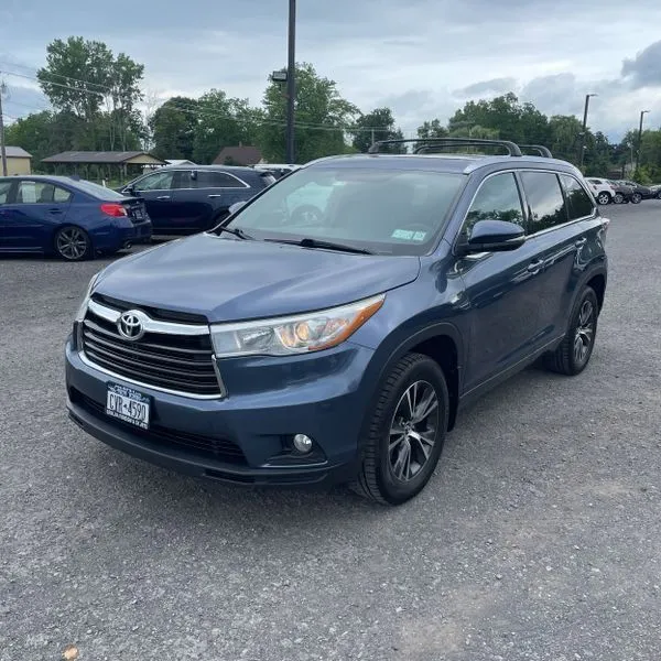 Blue 2016 Toyota Highlander XLE for sale in Carlstadt, NJ