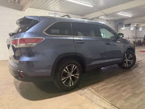 More photos of 2016 Toyota Highlander XLE at 101 Motors, NJ