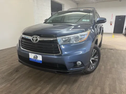 Blue 2016 Toyota Highlander XLE for sale in Carlstadt, NJ