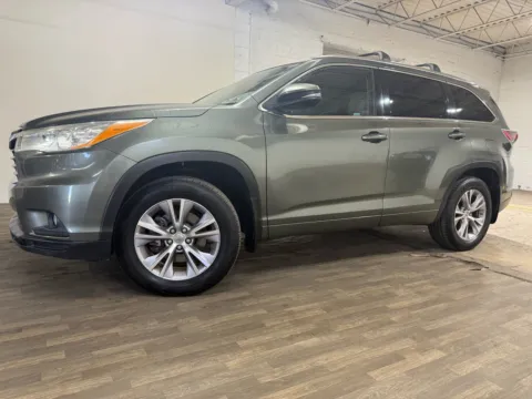 Photos of 2014 Toyota Highlander XLE for sale in Carlstadt, NJ at 101 Motors