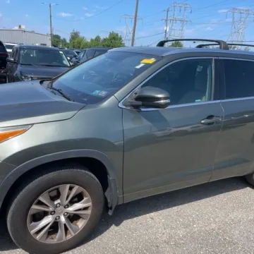 Photos of 2014 Toyota Highlander XLE for sale in Carlstadt, NJ at 101 Motors