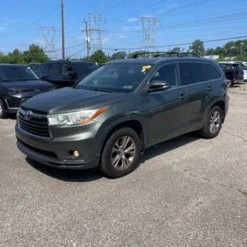 Green 2014 Toyota Highlander XLE for sale in Carlstadt, NJ