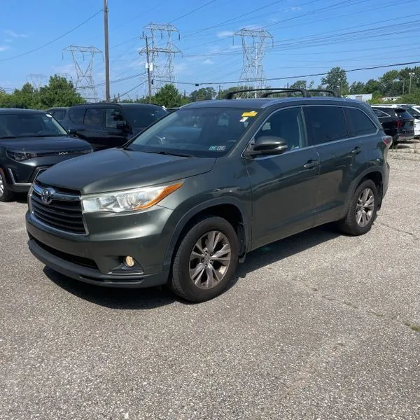 Green 2014 Toyota Highlander XLE for sale in Carlstadt, NJ