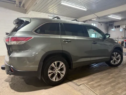 More photos of 2014 Toyota Highlander XLE at 101 Motors, NJ