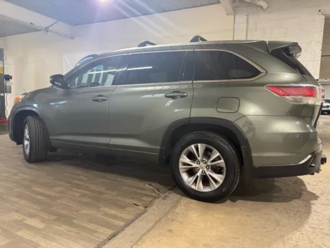 Another view of 2014 Toyota Highlander XLE for sale in Carlstadt, NJ at 101 Motors