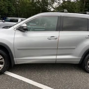 More photos of 2014 Toyota Highlander XLE at 101 Motors, NJ