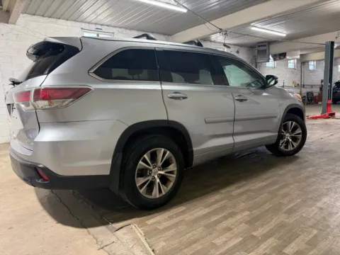 More photos of 2014 Toyota Highlander XLE at 101 Motors, NJ