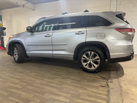 Another view of 2014 Toyota Highlander XLE for sale in Carlstadt, NJ at 101 Motors