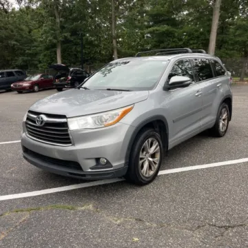 Silver 2014 Toyota Highlander XLE for sale in Carlstadt, NJ