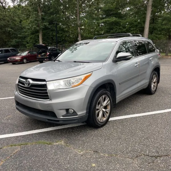 Silver 2014 Toyota Highlander XLE for sale in Carlstadt, NJ