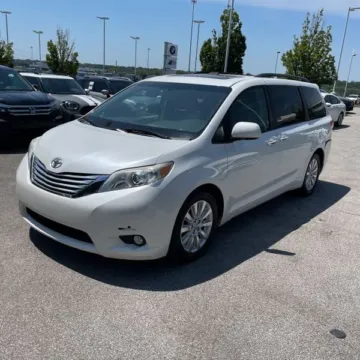 White 2012 Toyota Sienna Limited 7-Passenger for sale in Carlstadt, NJ
