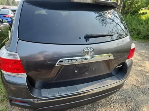 More photos of 2012 Toyota Highlander Limited at 101 Motors, NJ