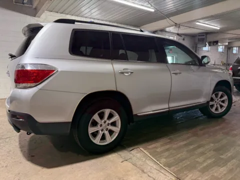 More photos of 2012 Toyota Highlander SE at 101 Motors, NJ