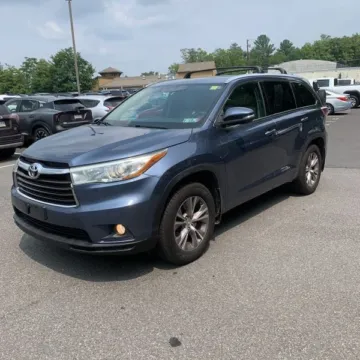 Blue 2015 Toyota Highlander XLE for sale in Carlstadt, NJ