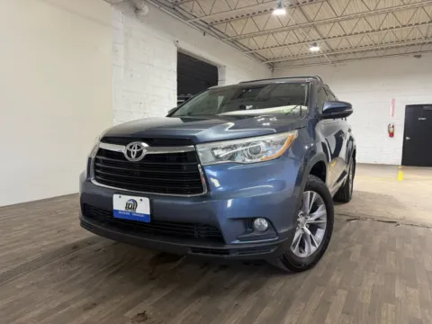 Blue 2015 Toyota Highlander XLE for sale in Carlstadt, NJ