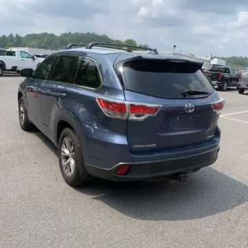 More photos of 2015 Toyota Highlander XLE at 101 Motors, NJ