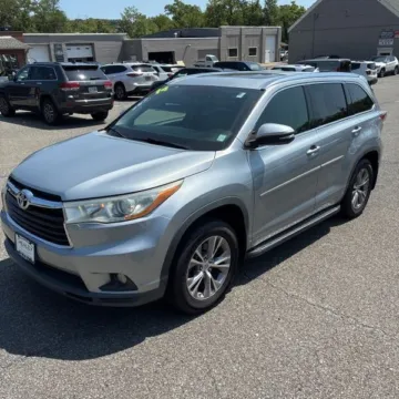 Silver 2014 Toyota Highlander XLE for sale in Carlstadt, NJ