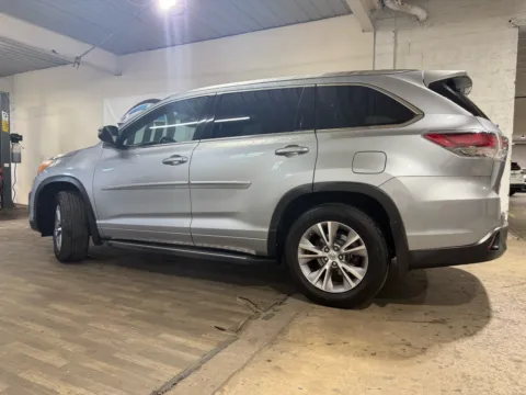 Another view of 2014 Toyota Highlander XLE for sale in Carlstadt, NJ at 101 Motors