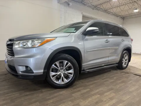 Silver 2014 Toyota Highlander XLE for sale in Carlstadt, NJ