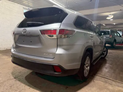 More photos of 2014 Toyota Highlander XLE at 101 Motors, NJ