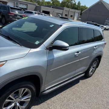 Photos of 2014 Toyota Highlander XLE for sale in Carlstadt, NJ at 101 Motors