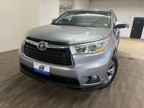 Photos of 2014 Toyota Highlander XLE for sale in Carlstadt, NJ at 101 Motors