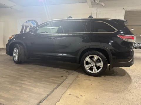 Another view of 2015 Toyota Highlander Limited Platinum for sale in Carlstadt, NJ at 101 Motors