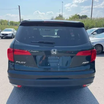 More photos of 2017 Honda Pilot EX-L at 101 Motors, NJ