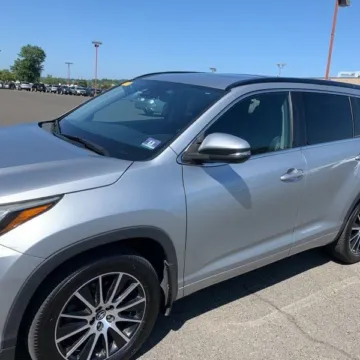 Photos of 2017 Toyota Highlander SE for sale in Carlstadt, NJ at 101 Motors