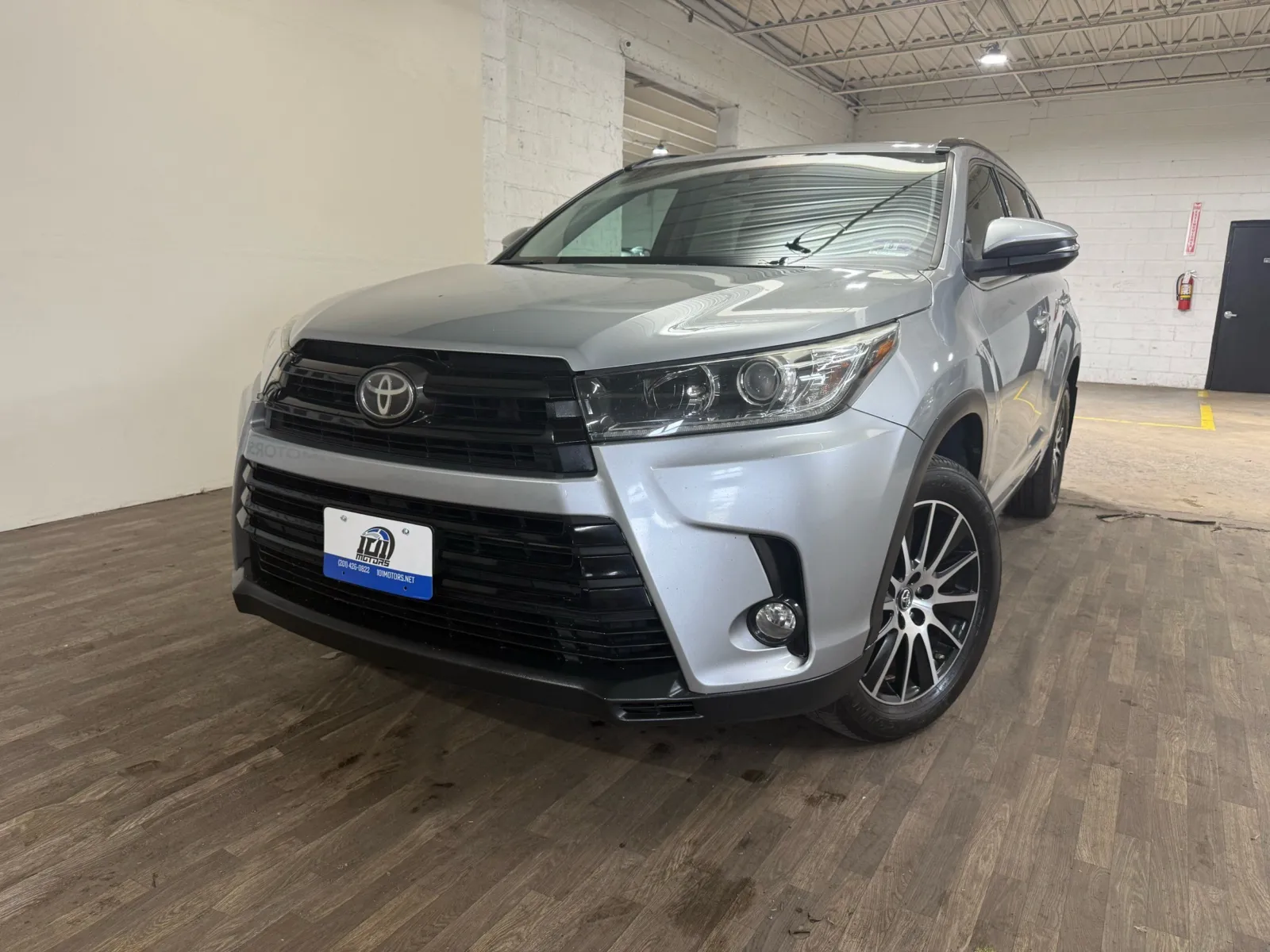 Silver 2017 Toyota Highlander SE for sale in Carlstadt, NJ