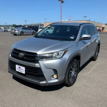 Silver 2017 Toyota Highlander SE for sale in Carlstadt, NJ