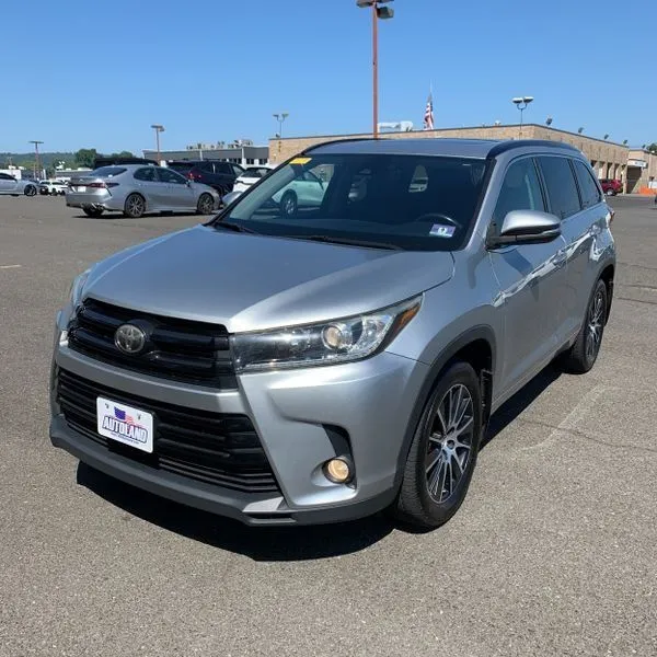 Silver 2017 Toyota Highlander SE for sale in Carlstadt, NJ