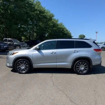 Another view of 2017 Toyota Highlander SE for sale in Carlstadt, NJ at 101 Motors