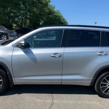 More photos of 2017 Toyota Highlander SE at 101 Motors, NJ