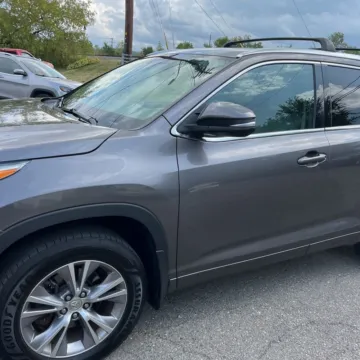 Photos of 2014 Toyota Highlander XLE for sale in Carlstadt, NJ at 101 Motors