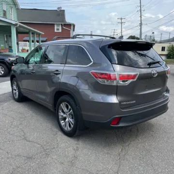 More photos of 2014 Toyota Highlander XLE at 101 Motors, NJ