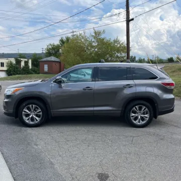 Another view of 2014 Toyota Highlander XLE for sale in Carlstadt, NJ at 101 Motors