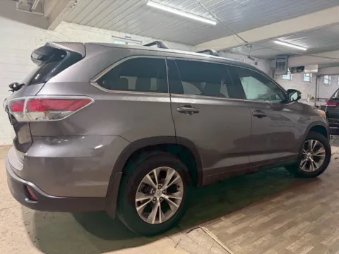 More photos of 2014 Toyota Highlander XLE at 101 Motors, NJ