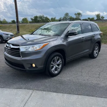 Gray 2014 Toyota Highlander XLE for sale in Carlstadt, NJ