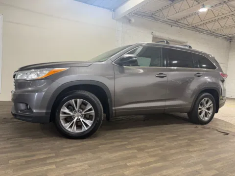 Photos of 2014 Toyota Highlander XLE for sale in Carlstadt, NJ at 101 Motors