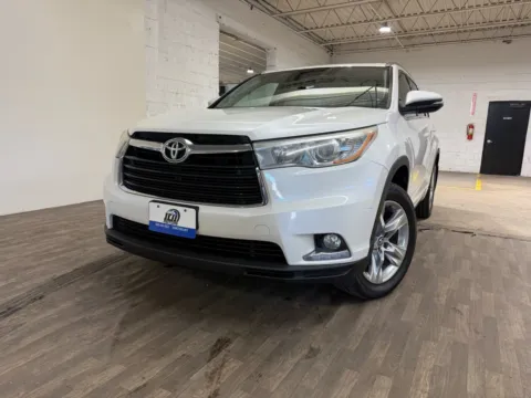 White 2016 Toyota Highlander Limited for sale in Carlstadt, NJ