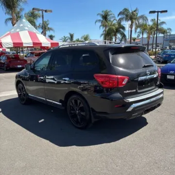 More photos of 2017 Nissan Pathfinder Platinum at 101 Motors, NJ