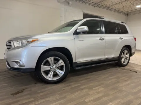Photos of 2013 Toyota Highlander Limited for sale in Carlstadt, NJ at 101 Motors