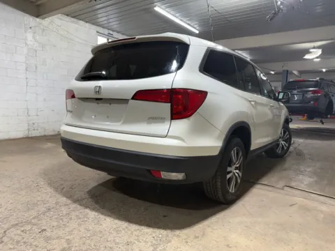 More photos of 2017 Honda Pilot EX-L at 101 Motors, NJ