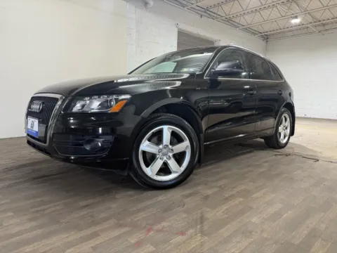 Photos of 2010 Audi Q5 3.2 quattro Prestige for sale in Carlstadt, NJ at 101 Motors