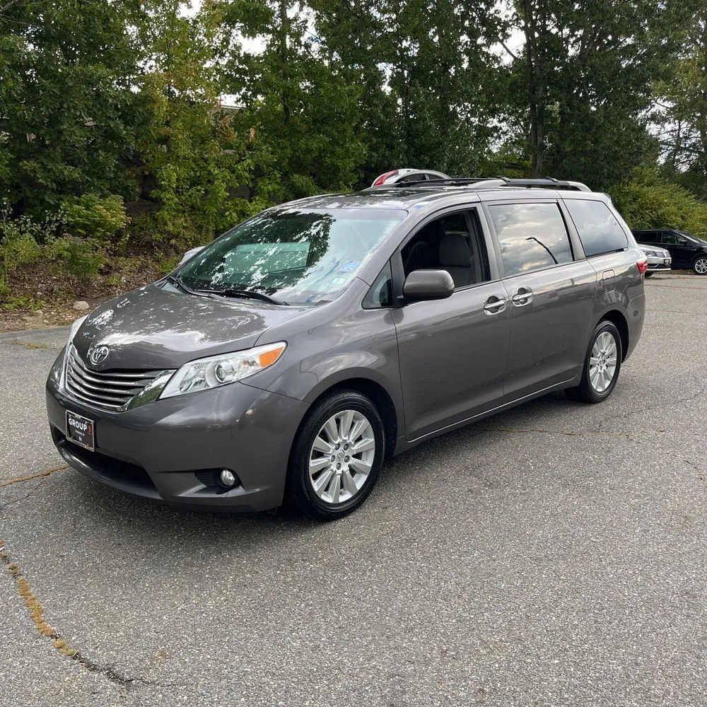 Gray 2015 Toyota Sienna XLE 7-Passenger for sale in Carlstadt, NJ