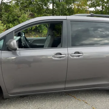 More photos of 2015 Toyota Sienna XLE 7-Passenger at 101 Motors, NJ